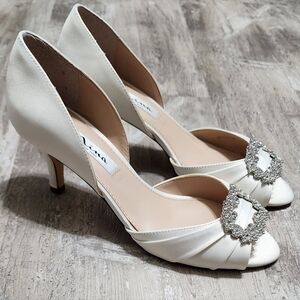 Nina Corrine Ivory Satin MID-HEEL D'ORSAY PUMPS WITH JEWELED BUCKLE Size 8